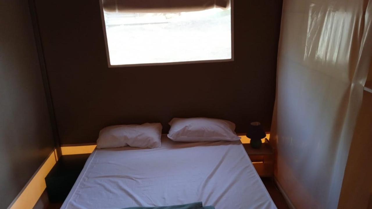 Hebergements Camping "Les Pieds Dans L'Eau" Crozon Bagian luar foto